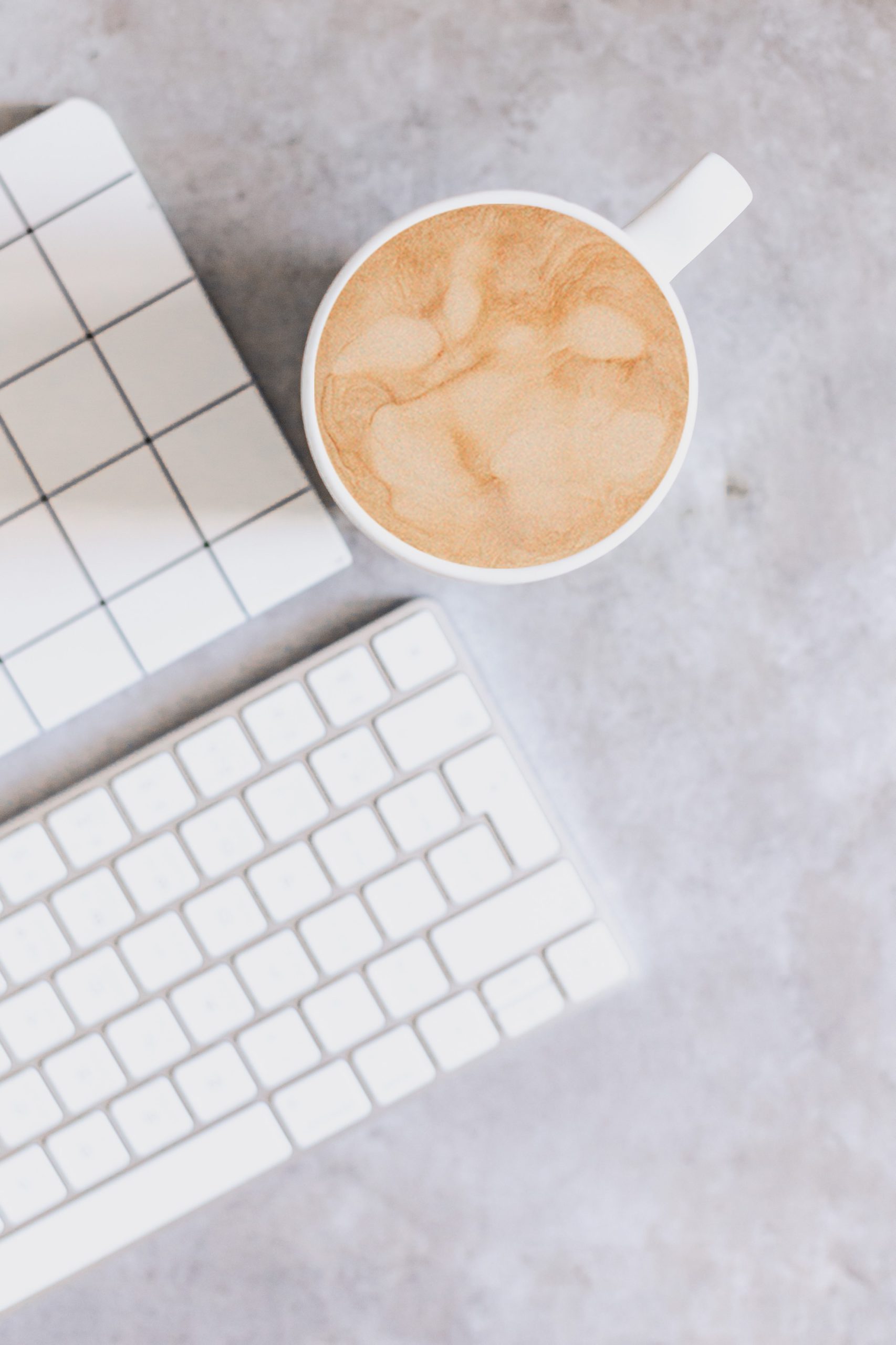 sincerely-media-cgM1tEyVlIU-unsplash coffee keyboard table